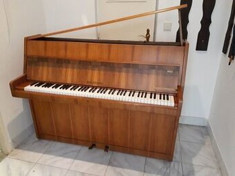Německé pianino Uebel & Lechleiter.