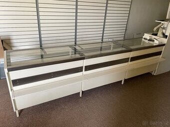 prodejní pult 300x60 kovový prosklený