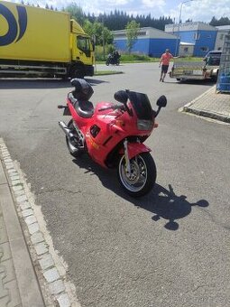 Suzuki GSX 600f