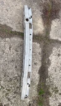 BMW E39 přední výztuha