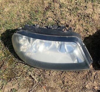 Seat Alhambra Pravé přední světlo,slušný stav. Levně