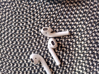 Apple Airpods 1 Gen 2