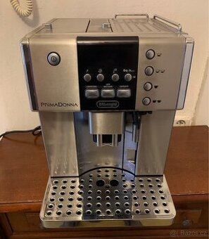 Kavovar DeLonghi