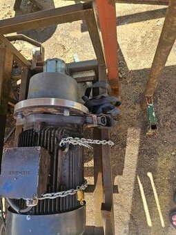 elektromotor Siemens 11 kW s čerpadlem v záruce