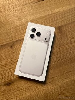 Apple iPhone 17 Pro 512 GB - stříbrná