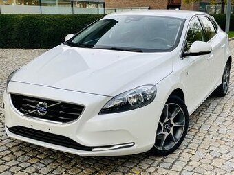 Volvo V40 2.0i T3 MANUÁL OCEAN RACE VÝHŘEV SERVISKA