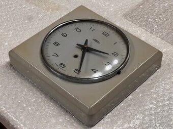 PRIM – nástěnné hodiny