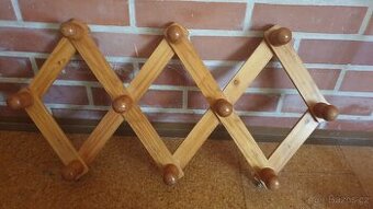 Nástěnný věšák Borovice