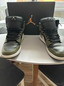 Jordan 1 Mid Black White Olive – vel. 44 (jako nové)