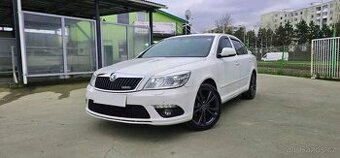 Čierne lesklé mračítka