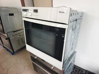 Značková trouba Miele H336B v krásném stavu, super cena