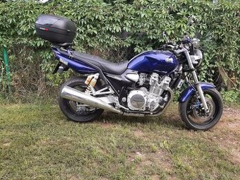 Yamaha XJR 1300 lehce bouraná