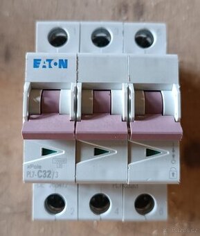 Jistič 3f C32A nový