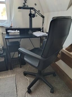 Prodám stolek pod počítač