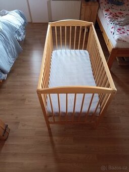 Dětská postýlka masiv