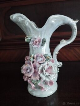 konvička nebo vázička