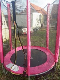 Prodám trampolínu koupena predloni stav je velmi dobry