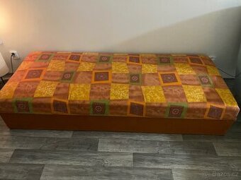 Válenda s úložným prostorem