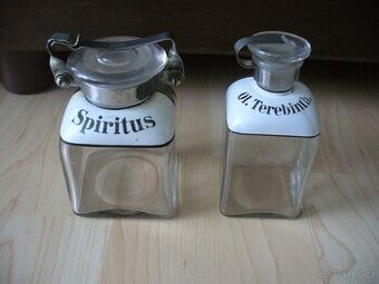 Skleněné dózy z lékárny