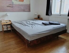 Atypická postel (letiště)