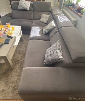 Sedcí rohová souprava s nno látkou a tburtem