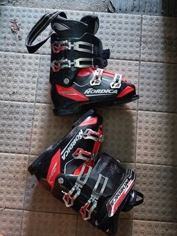 Lyžáky Nordica vel. 27-27,5 (315 mm)