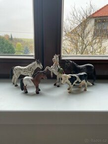 “Schleich” koně a kráva