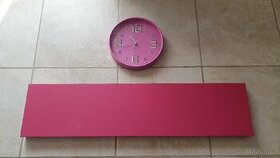2 ks poličky Ikea růžové barvy + růžové nástěnné hodiny