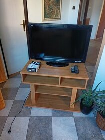 Televizní stolek s televizí a set-top boxem - 1