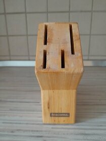 Dřevěný stojánek na nože - 1