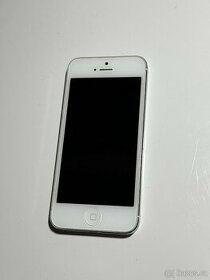 iPhone 5 16GB Bily v krasnem stavu. Predani Hradcanska