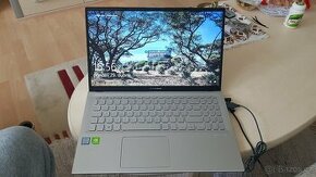 Asus VivoBook 15 / 4x 1.6-3.9GHz/ 12GB RAM/ FullHD