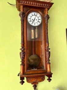 Nástěnné starožitné hodiny