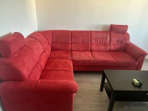 Červený gauč