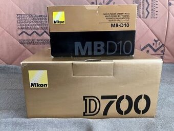 Nikon D700 + bateriový grip MB-D10