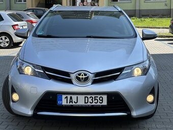 Toyota Auris 2015