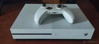 Xbox One S 500GB + 7 her