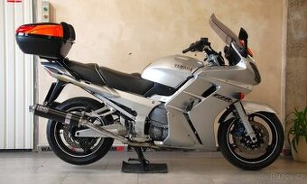 Yamaha FJR 1300 - bohatá výbava