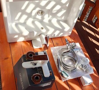 Umyvadlo s baterií + vanové baterie