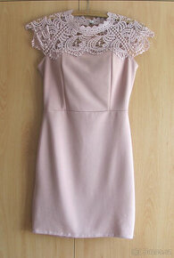 Pudrové společenské šaty