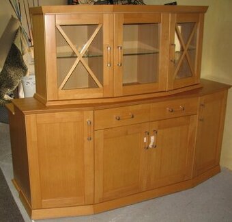 Komoda s nástěnnou vitrínou