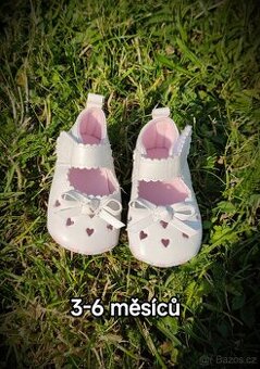 Slavnostní capáčky pro miminko velikost 3-6 měsíců