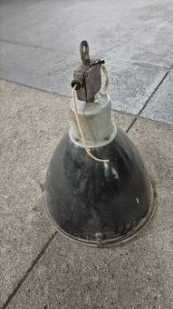 Industriálni tovární lampa