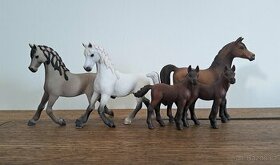 Schleich koně - skupina Arabských koní