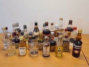 Miniatury lahviček alkoholu sbírka 30 kusů