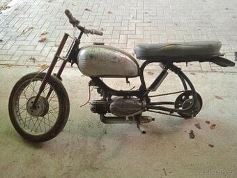 Torzo Jawa 555 s motorem