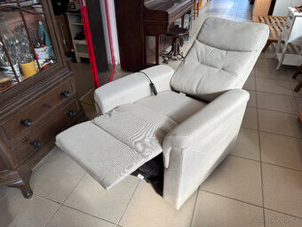 Nové relaxační polohovatelné křeslo Hovere