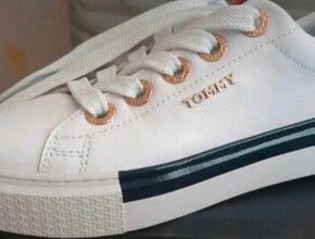 Kožené tenisky Tommy Hilfiger - 1