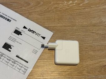 Apple 70W adapter na MacBook (zaruka do 9. 12. 2026)