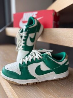 Nike Dunk Low Malachite University Gold, NOVÉ